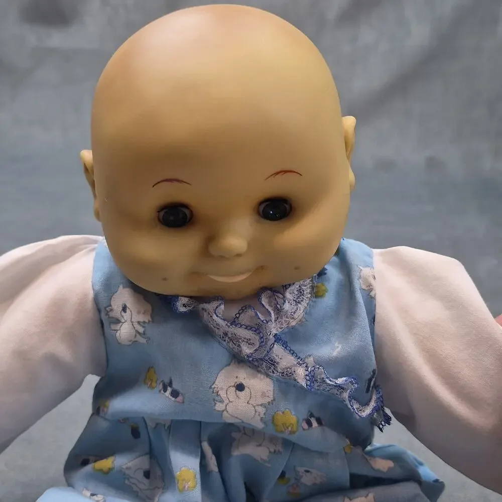 Uneeda Doll Co. Inc. Tummy Talks Doll Open Close Blue Eyes 14